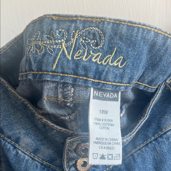 Nevada Blue Denim Women's Jean Shorts Size 18W - Picture 2 of 5